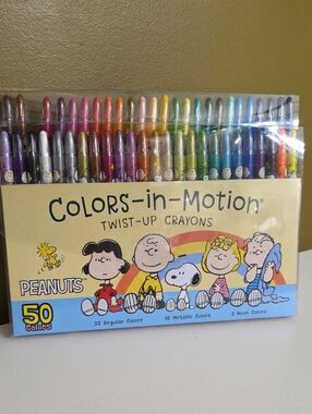 NEW Peanuts Colors-in-Motion Twist-Up Crayons - Multicolor Assortment 50 Colors